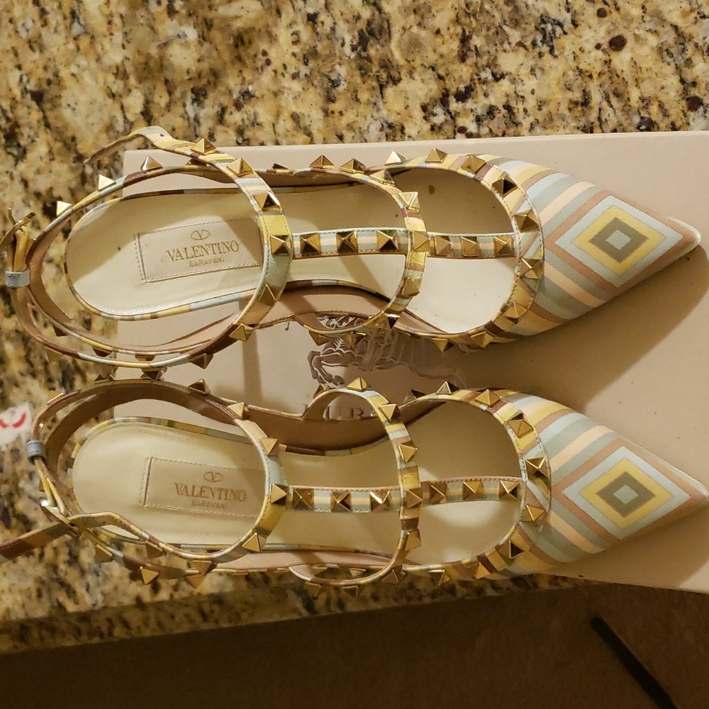 Authentic VALENTINO Sandals US size 8.5. / 38.5 EUR